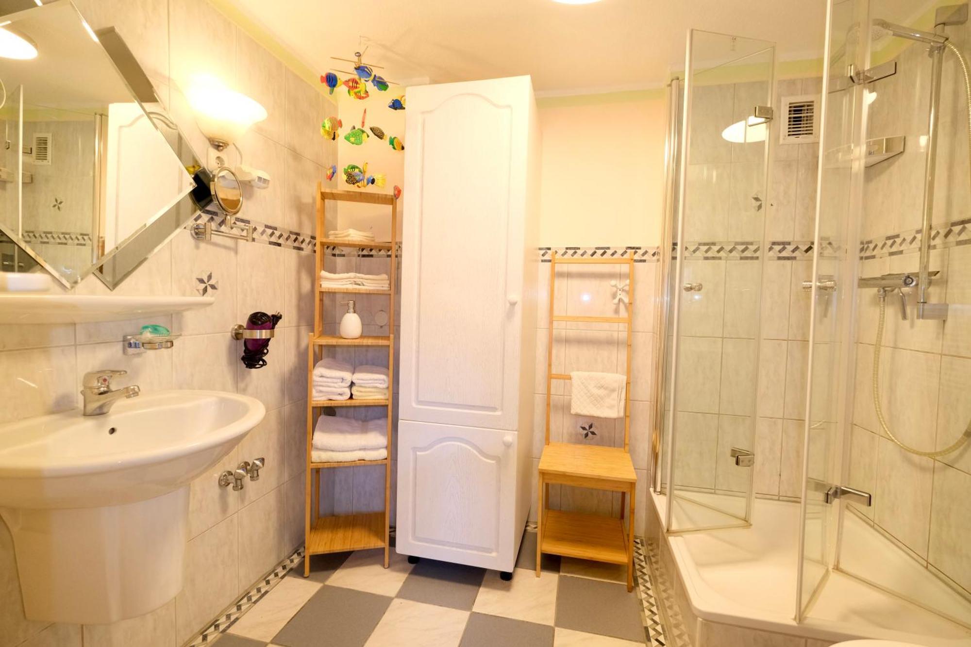 Landjaegerhaus Am Suedstrand - 1 + 3 Appartement *